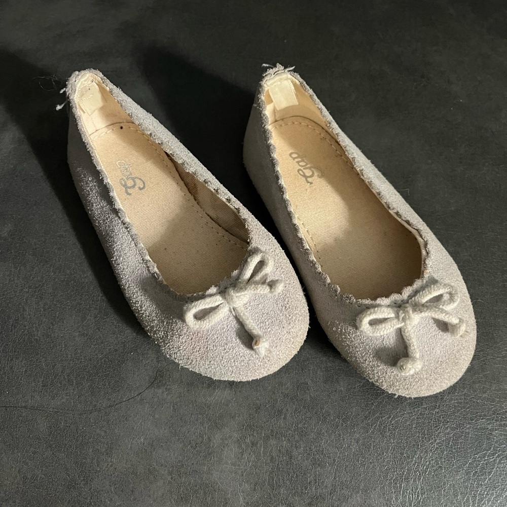 Gap gray suede shoes 5T EUC